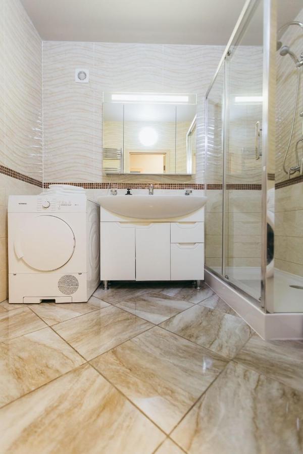 Atlant Luxury Big Family Apart On Golovna З Двома Окремими Спальнями Навпроти Тц Депот Безконтактне Заселення Chernivtsi Exterior foto
