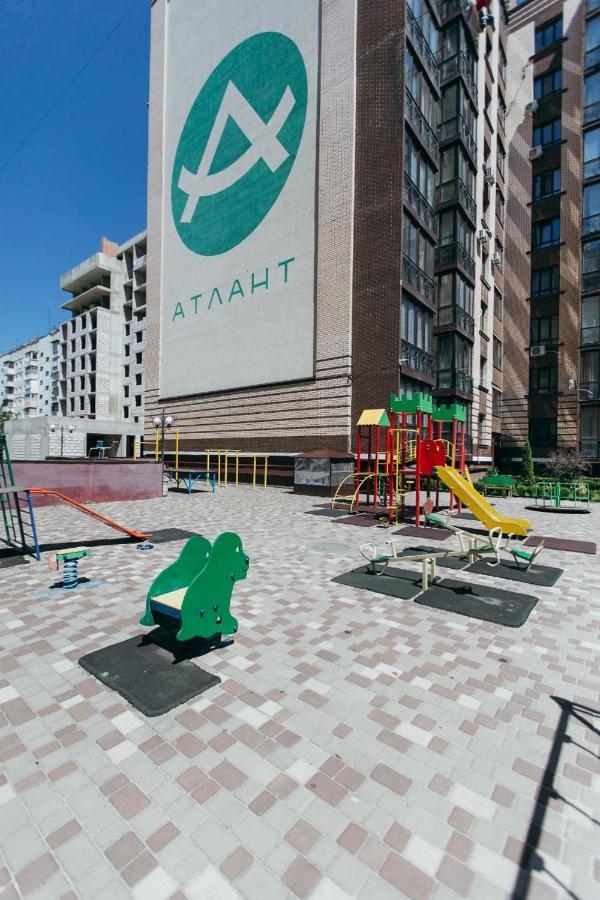 Atlant Luxury Big Family Apart On Golovna З Двома Окремими Спальнями Навпроти Тц Депот Безконтактне Заселення Chernivtsi Exterior foto