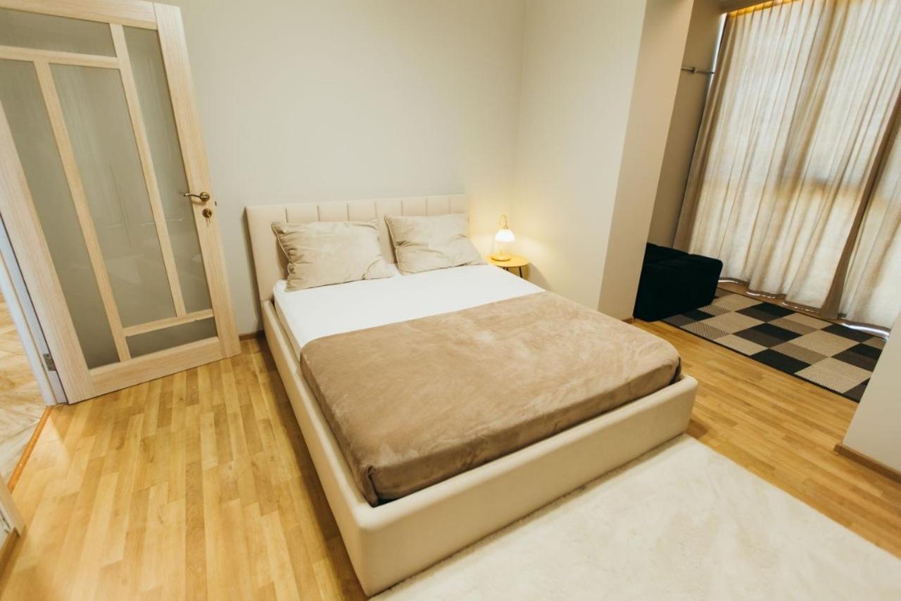 Atlant Luxury Big Family Apart On Golovna З Двома Окремими Спальнями Навпроти Тц Депот Безконтактне Заселення Chernivtsi Exterior foto