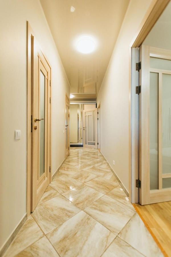 Atlant Luxury Big Family Apart On Golovna З Двома Окремими Спальнями Навпроти Тц Депот Безконтактне Заселення Chernivtsi Exterior foto