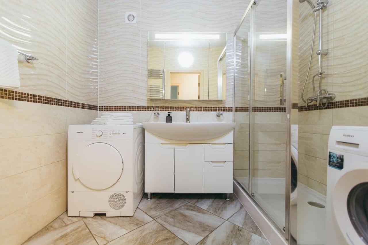 Atlant Luxury Big Family Apart On Golovna З Двома Окремими Спальнями Навпроти Тц Депот Безконтактне Заселення Chernivtsi Exterior foto